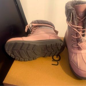 Fur lining. Left boot toe area small scratch